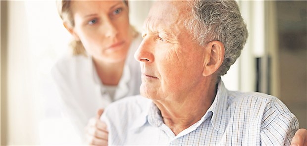 Das eindeutige Äußern von Schmerzen fällt vielen Demenz-Patienten schwer. (Symbolbild mit Fotomodellen)