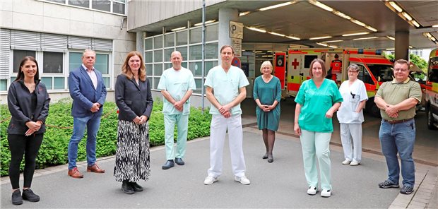 Wie eine Klinik-Belegschaft die Notaufnahme optimiert hat Das erfolgreiche Team der Notaufnahme: Federführend begleitet wurde das Projekt von Professorin Sabine Brunner (3.v.l.) und Mirjam Häfner (3.v.r.).