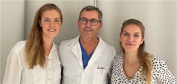 Das familiäre Gründerteam: die beiden Schwestern Helena Rapprich (l.) und Anina Langhans (r.) mit ihrem Vater Dr. Stefan Rapprich.
