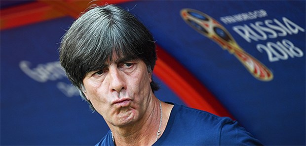 Nationalelf künftig ohne Löw? Das frühe WM-Aus und seine Folgen: Auch Bundestrainer Joachim Löw steht in der Kritik.
