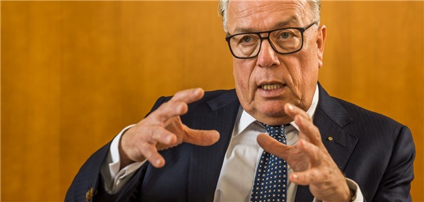 Unsere GOÄ ist fast fertig! „Das ist, was wir immer wollten, eine auf rationaler Basis kalkulierte und mit allen Betroffenen abgestimmte GOÄ, mit allem, was dazu gehört“, sagte BÄK-Präsident Dr. Klaus Reinhardt zum aktuellen Stand einer „arzt-eigenen“ GOÄ.
