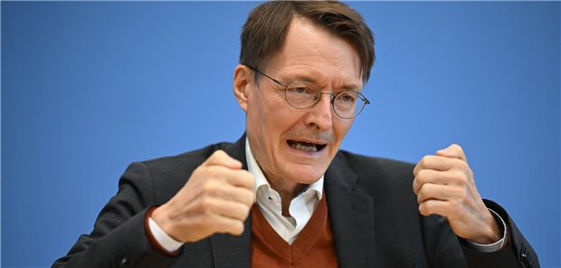 Lauterbach: Gesundheitsschutz steht im Vordergrund der Cannabis-Legalisierung „Das könnte ein Modell für Europa sein“: Bundesgesundheitsminister Karl Lauterbach erklärt am Mittwoch bei der Bundespressekonferenz Eckpunkte zur kontrollierten Cannabis-Abgabe.