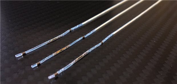 Das miniaturisierte Muskelimplantat des EXTEND-Systems ist nur drei Zentimeter lang und knapp einen Millimeter dick.