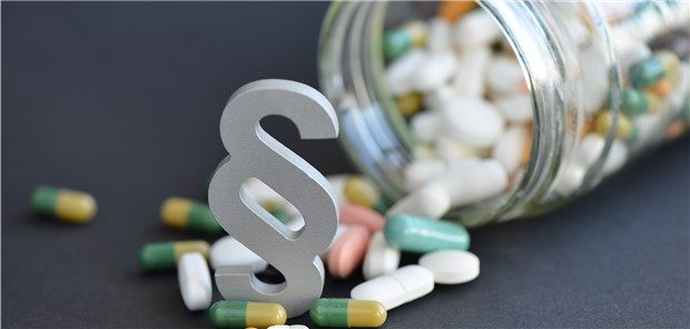 GSAV nun in Kraft Das neue Gesetz für mehr Arzneimittelsicherheit hat unter anderem zum Ziel. dass Bundes- und Länderbehörden besser zusammenarbeiten und Apotheken sowie Herstellbetriebe stärker kontrolliert werden.