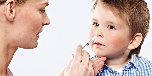 Grippeschutz durch die Nase Das neue Influenza-Impfspray wird in die Nase gesprüht.