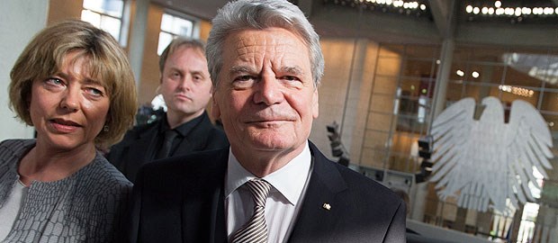 Gauck neuer Bundespräsident Das neue Staatsoberhaupt samt Lebensgefährtin: Joachim Gauck und Daniela Schadt.