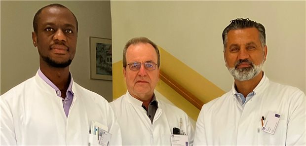 Das neue Team der Hauptoperateure im Endoprothetikzentrum an der DGD Stadtklinik Hemer: Samuel Okae, Hans-Joachim Neuhaus und Mevait Arapi (v.l.). Dazu gehört noch Helmut Laaß (nicht auf dem Foto).