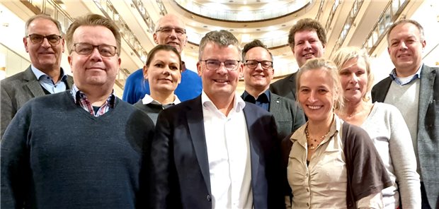 Das neue Vorstandsteam des Landesverbandes Niedersachsen v.l.n.r.: Dr. Uwe Lankenfeld, Dr. Eckart Lummert, Dr. Nadezda Jesswein, Jens Wagenknecht, Dr. Matthias Berndt, Ruben Bernau, Dr. Kristina Spöhrer, Dr. Bernd Schüttrumpf, Christine Teschke und Markus Schulenberg.