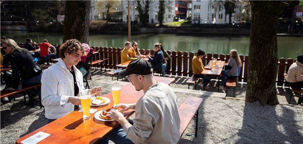 Geimpfte sollen mehr Freiheitsrechte zurückbekommen Biergarten in Tübingen