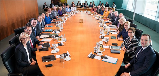 Kabinett beschließt eAU Das vollständige Bundeskabinett nahm an der Sitzung teil, auf der das Bürokratieentlastungsgesetz beschlossen wurde.