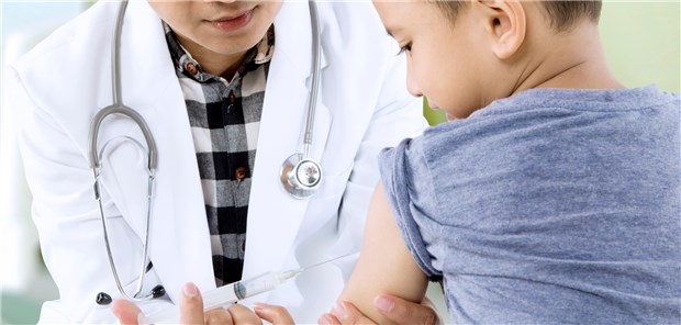 Dass die BCG-Impfung möglicherweise vor Lungenkrebs schützt, könnte daran liegen, dass sie stärker auf das Lungengewebe immunregulatorisch wirkt als auf andere Organe. (Symbolbild mit Fotomodellen)