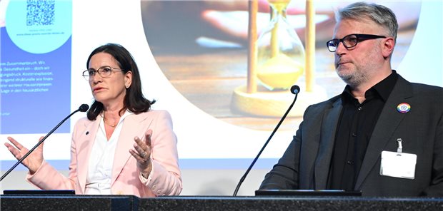 „Dass zukünftig Apotheken alle möglichen Impfungen – von der Tetanus- bis zur FSME-Impfung – anbieten können, ist eine Sackgasse und wird nicht dazu führen, dass die Impfquoten steigen“, betonen die HÄV-Bundesvorsitzenden Professorin Nicola Buhlinger-Göpfarth und Dr. Markus Beier.