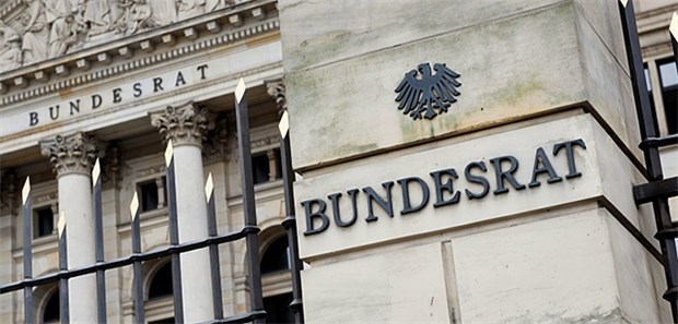 Bundesrat lobt und rügt bei GKV und Pflege Debatte im Bundesrat: Lob erntete das geplant TSVG dafür, dass die Länder künftig bei lokalem Versorgungsbedarf intervenieren können.