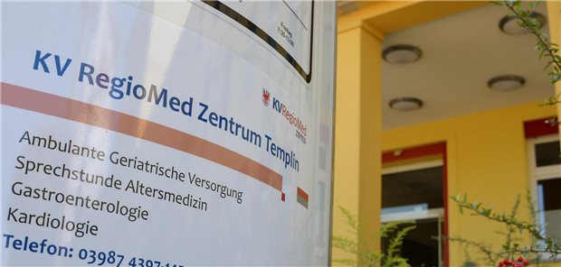 Schild des KV RegioMed-Zentrums Templin
