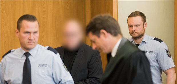 Medikamente gepanscht: Apotheker kommt vorzeitig frei Dem frühere Chef einer Apotheke in Bottrop wurde Betrug und Verstoß gegen das Arzneimittelgesetz in rund 15.000 Fällen nachgewiesen.