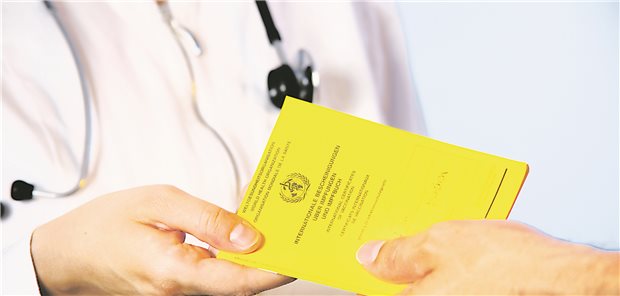 Dem gelben Impfpass kommt dieser Tage besondere Bedeutung zu: Die KBV hat ihn bereits digitalisiert, bis Ärzte ihn dann auch digital nutzen können, dauert es aber wohl noch.