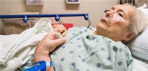 Demente Patienten sind einer US-Studie zufolge härter von den Folgen schwerer Delirien betroffen. (Symbolbild mit Fotomodell) 