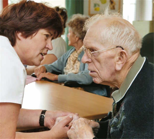 Wie Demenzpatienten besser versorgt werden können Demenzpatienten benötigen Zuwendung - und einfühlsame, geduldige Menschen, die Zeit haben.