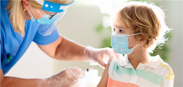 Demnächst könnte es in Deutschland eine COVID-19-Vakzine für Kinder geben. Für Comirnaty wurde bei der EMA bereits ein Zulassungsantrag gestellt.