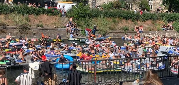 Erste Berliner Corona-Ampel steht auf Rot Demo „Für die Kultur – Alle in einem Boot“ am Pfingstsonntag in Berlin. Am späten Nachmittag wurde die Demo aufgelöst. Nach Angaben der Polizei kamen zwischenzeitlich rund 300 bis 400 Boote zusammen.