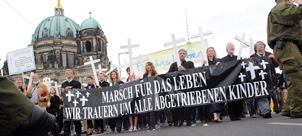 Kasse im Bündnis mit Abtreibungsgegnern Demonstration christlicher Abtreibungsgegner in Berlin: Eine BKK hat dieses Thema jetzt für sich entdeckt.