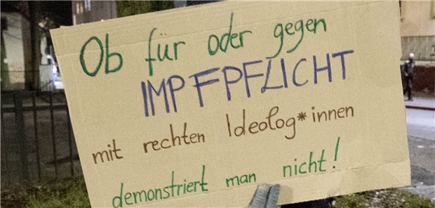 SPD debattiert über Corona-Impfpflicht und Impfregister Demonstration im sächsischen Freiberg für eine vernünftige Auseinandersetzung mit der Coronapolitik und der Impfdebatte. Die Diskussion über eine mögliche Impfpflicht hat die Fronten weiter verhärtet.