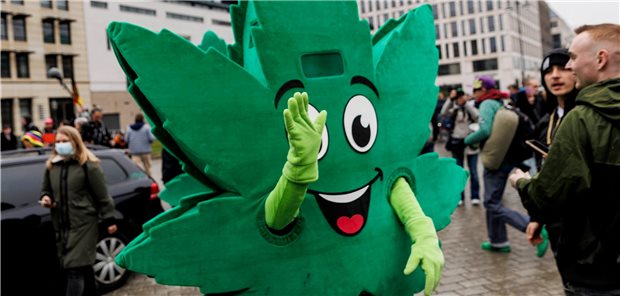 Demonstration in Berlin für die Legalisierung von Cannabis: Fachärzte warnen davor, die Gefahren des Cannabiskonsums zu verharmlosen.