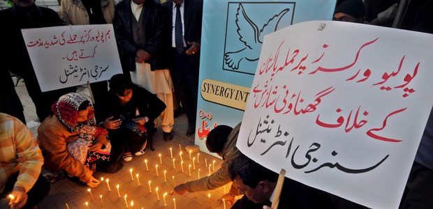 Imame verurteilen Attentate auf Impfhelfer Demonstration in Lahore gegen die Angriffe auf Impfhelfer.