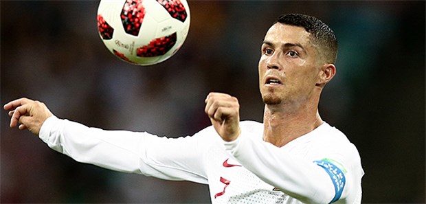 Kein WM-Titel: Ronaldo, der Unerfüllte? Den Ball im Blick: Cristiano Ronaldo muss den WM-Titel abhaken.