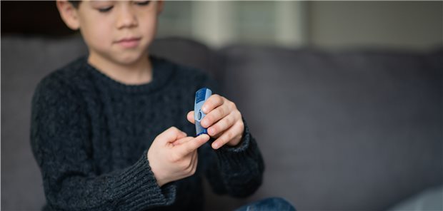 Den Blutzucker im Blick: Wer im Kindesalter gute HbATextbaustein: Text/Tiefstellen1c-Werte erreicht, hält sie meist bis ins Erwachsenenalter, so das Ergebnis einer schwedischen Studie.