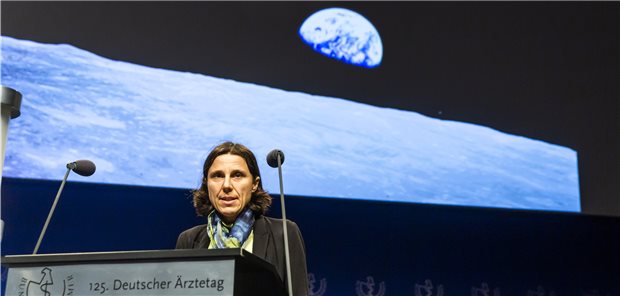 Den Klimawandel sieht Professor Sabine Gabrysch als größte Bedrohung für die globale Gesundheit, aber als ihre größte Chance.