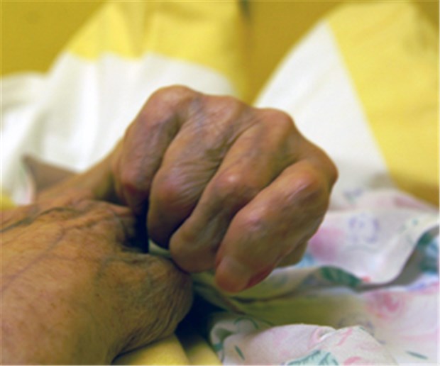 Notärzte mit Palliativmedizin überfordert? Den Umgang mit schwerstkranken Patienten beherrschen noch nicht alle Pflegekräfte und Notärzte.