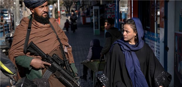 Den Zugang zu höheren Schulen und Universitäten haben die Taliban versperrt. Eine Ausnahme stellte bisher der Gesundheitssektor dar, auch dies gilt jetzt nicht mehr.