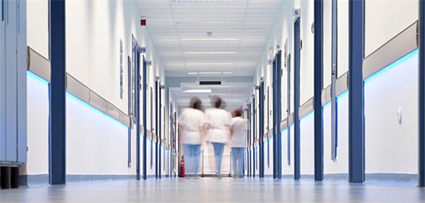 AOK will über Zentren die Qualität sichern Den deutschen Kliniken mangelt es an Qualitätsorientierung, kritisiert AOK-Chef Deh.