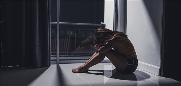 „DreifürEins“: Anschlussfinanzierung für Innovationsfondsprojekt gesichert Depressive Stimmung bei einer Schülerin? Gemeinsam wollen die „DreifürEins“-Projektpartner eine gesunde Entwicklung und Teilhabe an Bildung bei den Schülerinnen und Schülern vor Ort fördern, die in die bestehenden Behandlungsstrukturen nicht hineinfinden und keine adäquate Hilfe erhalten.