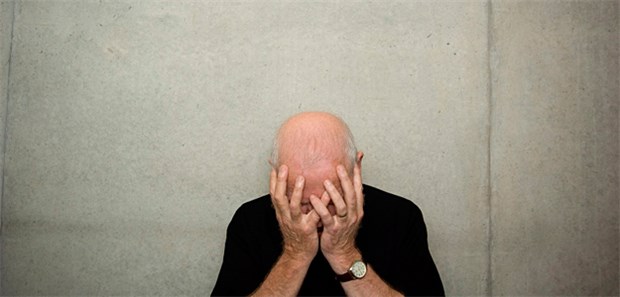 Bitte nehmen Sie Platz! Depressiven wird bei einem neuen Therapieansatz per Computer geholfen, mehr Selbstachtung zu gewinnen und Selbstkritik abzulegen.