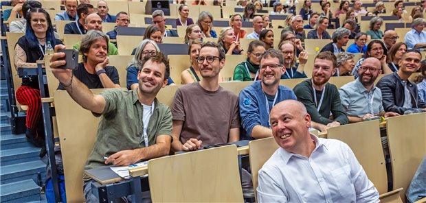Beim DEGAM-Kongress machten Teilnehmer ein Selfie.