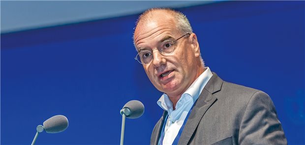 Ärztetag will Opt-out-Regelung bei elektronischer Patientenakte Der Ärztetag plädiert klar für das Opt-out-Verfahren bei der ePA. Dr. Erik Bodendieck sprach sich auch mit Blick auf die Nutzung von Gesundheitsdaten für die Forschung dafür aus.