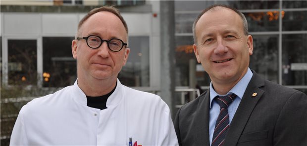 Der Ärztliche Direktor Dr. Jan P. Roesner und Verwaltungschef Steffen
