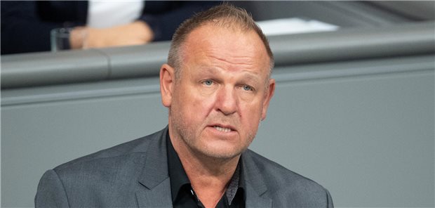 AfD-Abgeordneter kapert Sitz der amtierenden Ausschussvorsitzenden Der AfD-Abgeordnete Kay-Uwe Ziegler habe den Stuhl der amtierenden Vorsitzenden des Gesundheitsausschusses, Dr. Kirsten Kappert-Gonther, gekapert und ein Schild mit der Aufschrift Ausschussvorsitzender vor sich aufgestellt, berichteten am Mittwoch Teilnehmer der Sitzung.