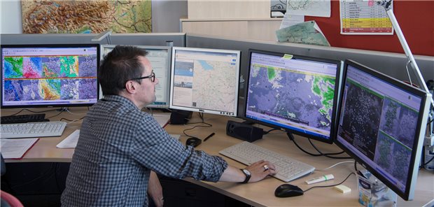 Der Anschluss an das Hitzewarnsystem des Deutschen Wetterdienstes kann eine wirksame Maßnahme für Praxen bei der Versorgung sein.
