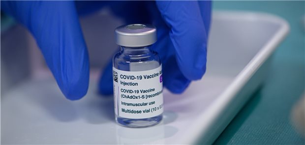 Der Ausschuss für Humanarzneimittel (CHMP) der Europäischen Medizin-Agentur (EMA) hat die Zulassung der Anwendung von Vaxzevria® als Auffrischimpfung für Erwachsene empfohlen.