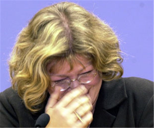 Intrige, Rücktritt, Depression: Politik kann krank machen Der BSE-Skandal kostete sie den Posten: Im Januar 2001 erklärt die Bundesgesundheitsministerin Andrea Fischer ihren Rücktritt - danach litt sie an Depressionen.