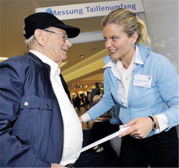 Der Bauch ist zu dick und erhöht das Diabetesrisiko. Schon mit 10 000 Schritten am Tag kann man abnehmen.