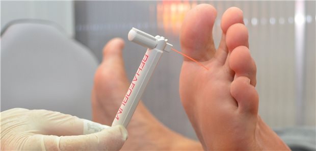 Der Beginn einer schweren Erkrankung? Bevor eine Op ansteht, sollen gesetzlich Versicherte auch bei diabetischem Fuß künftig eine zweite Meinung einholen dürfen.