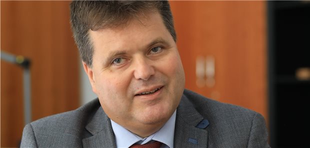 Spahns Intensivpflege-Pläne weiter in der Kritik Der Behindertenbeauftragte der Bundesregierung, Jürgen Dusel, mahnt, die UN-Behindertenrechtskonvention verpflichte dazu, Menschen mit Behinderungen die freie Entscheidung über ihren Aufenthalts- und Wohnort zu gewähren.