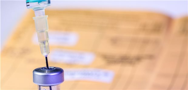 Der Booster des Boosters: Eine vierte Impfung gegen SARS-CoV-2 hält das Zentralinstitut für die kassenärztliche Versorgung für sinnvoll bei vulnerablen Gruppen.