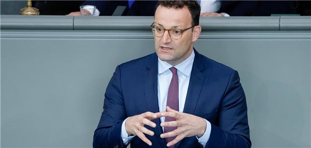 Milliarden-Paket für Klinik-Digitalisierung sorgt für Streit Der Bund nimmt „zum ersten Mal seit Jahrzehnten“ Milliarden in die Hand, um die Krankenhäuser zu modernisieren: Bundesgesundheitsminister Jens Spahn bei der Debatte am Donnerstagabend im Bundestag.
