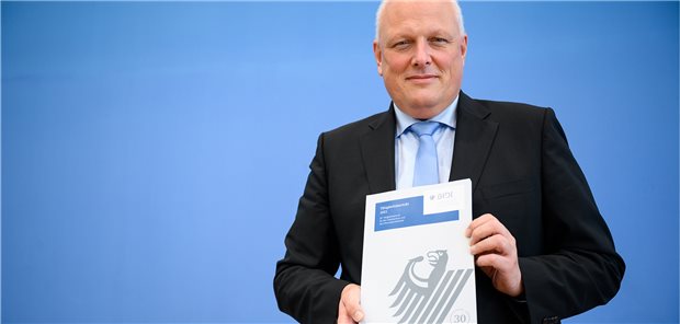 Der Bundesdatenschutzbeauftragte Professor Ulrich Kelber stellte am Dienstag in Berlin seinen Tätigkeitsbericht für 2021 vor.
