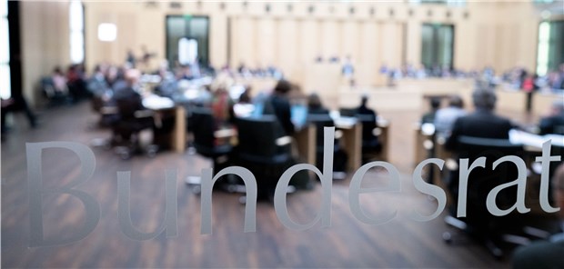 Spahns Kassenreform passiert den Bundesrat Der Bundesrat bittet die Bundesregierung darum, zu prüfen, ob auch im Bereich der Medizinprodukte weiterreichende Maßnahmen gegen Lieferengpässe getroffen werden müssen.